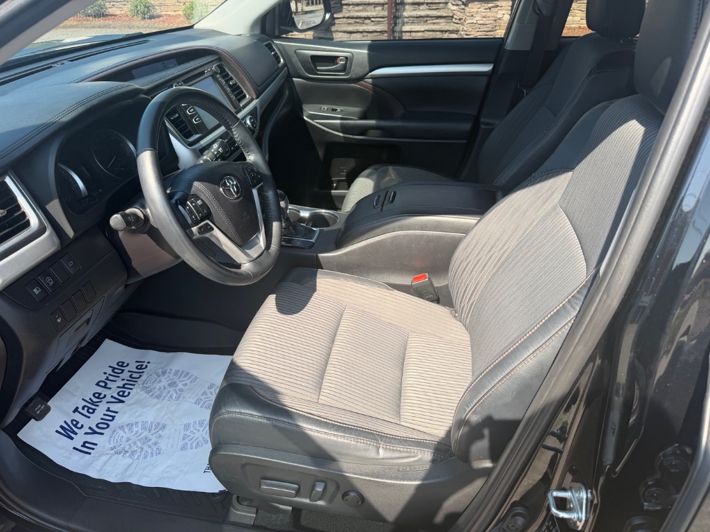 2019 Toyota Highlander LE - Photo 7