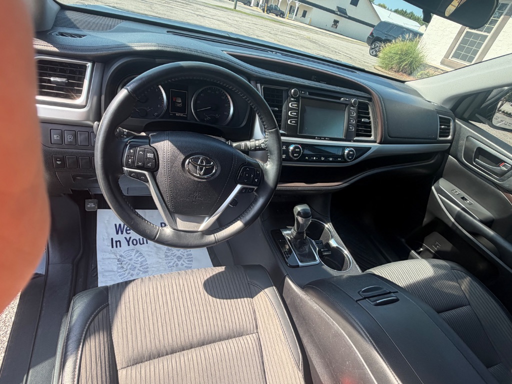 2019 Toyota Highlander LE - Photo 8