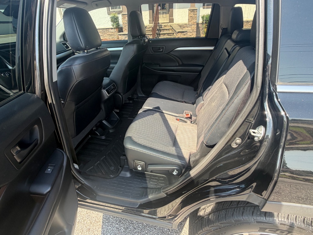 2019 Toyota Highlander LE - Photo 10