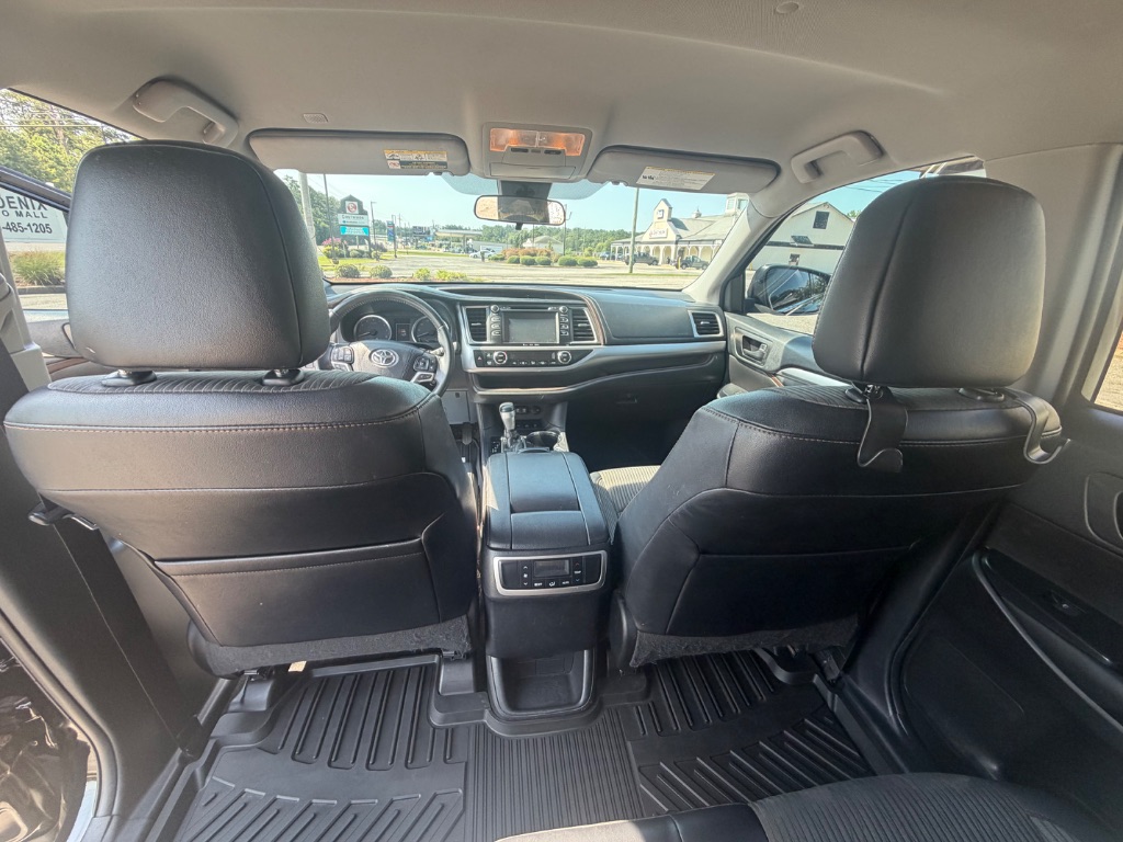 2019 Toyota Highlander LE - Photo 9